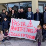 Les parents contre la suppression d'une classe à la maternelle