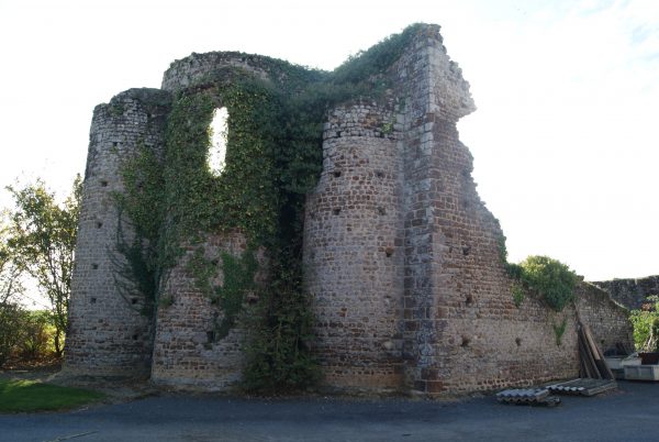 « L’énigme de Bonchamp : origines et patrimoine médiéval »